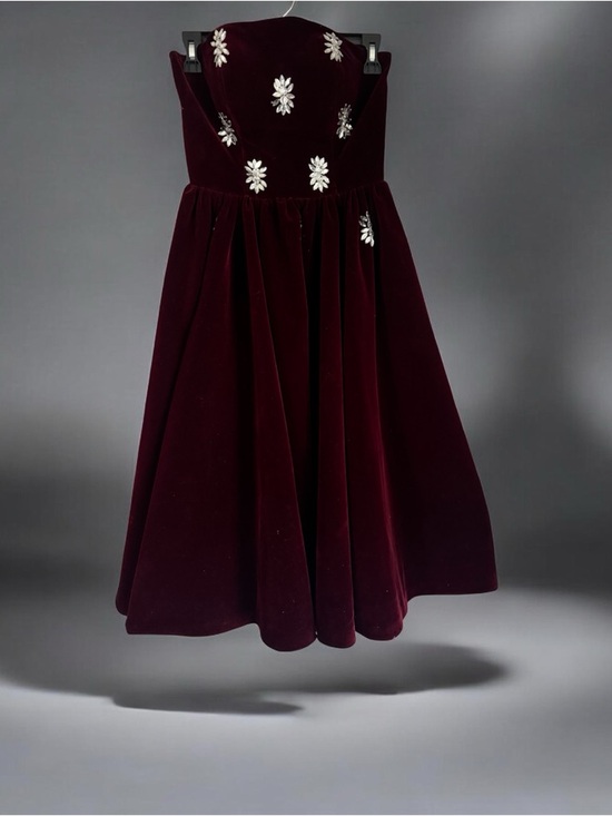 Unbranded Dresses & Skirts - Burgundy Velvet Strapless Dress – Size 1